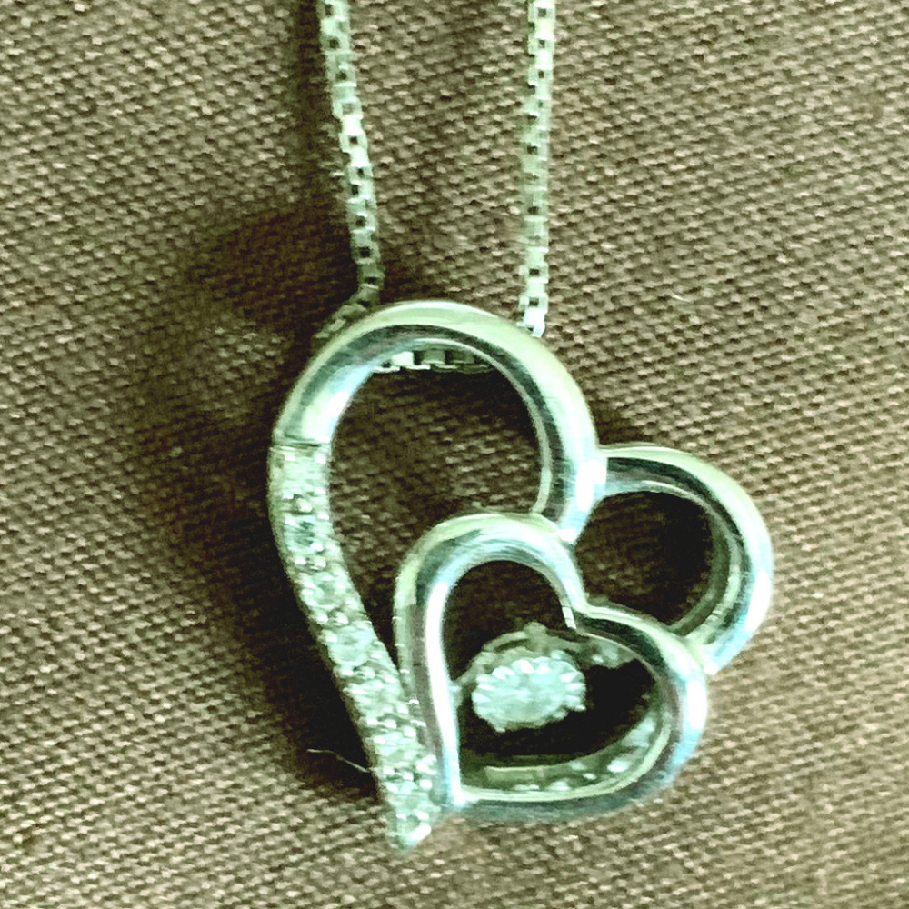 Kay Jewelers diamond heart neckalce